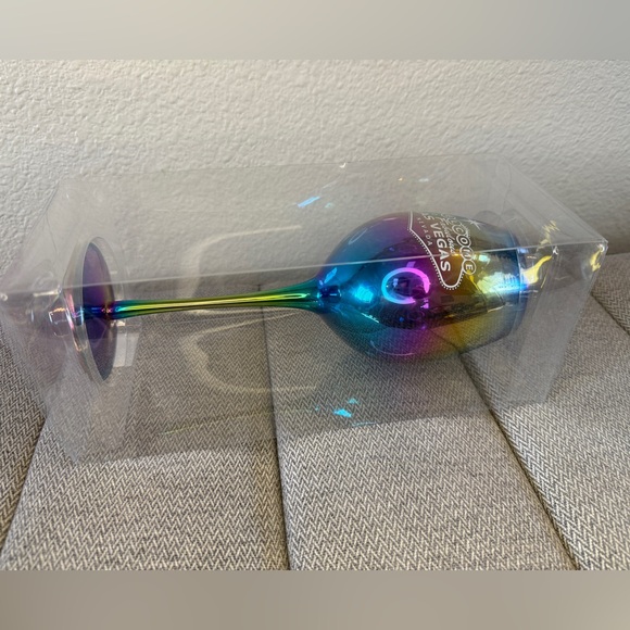 Welcome to Fabulous Las Vegas Nevada Colored Wine Glass - Picture 13 of 15